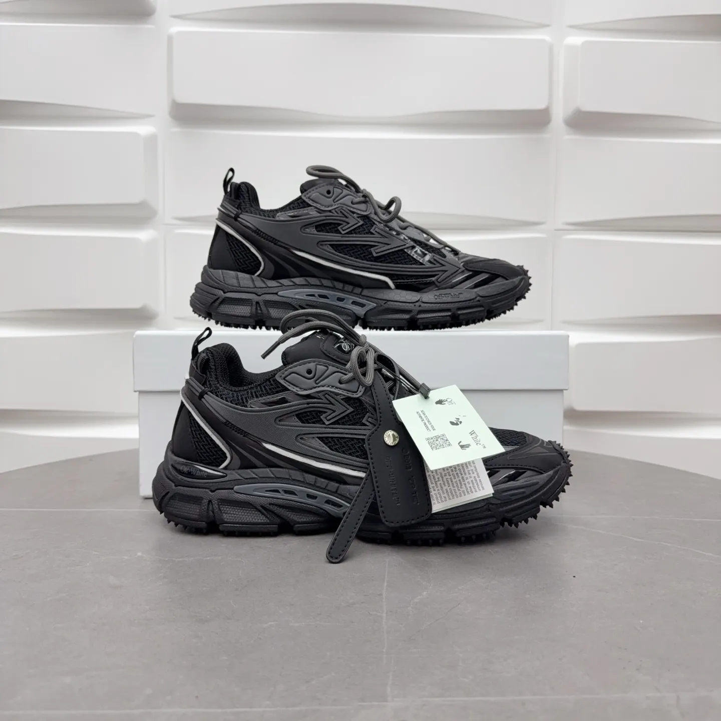 【off- white】P: 720💰Couple style👫, Size: 35-44 (Male 38.45.46 custom-made) High-quality version👊"Out of office" series original mold opening, original lasting, production process 1:1 original version ➰OFF GREY) OFF-WHITE Be Right Back Couple style👫Round toe lace-up arrow pattern low-top lifestyle casual shoes green. A running shoe called the "Be Right Back" sneaker. The design of this sneaker is inspired by Japanese sports aesthetics and craftsmanship, with running performance and principles at its core.